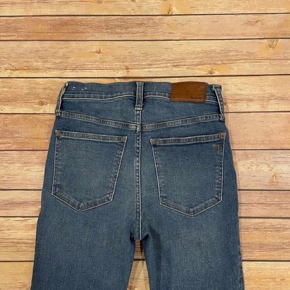 Madewell Button Front 9 Inch Mid Rise Skinny Jeans in Varney Wash - Picture 4 of 9